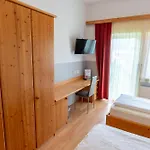 Gaestehaus Ehweiner Panzió Pöls