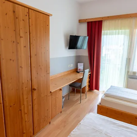 Gaestehaus Ehweiner Oda ve Kahvaltı Pols