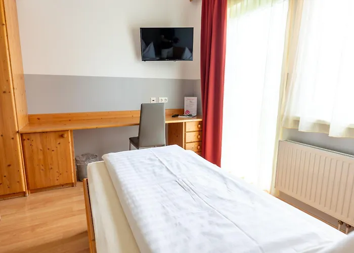 Gaestehaus Ehweiner Alojamento de Acomodação e Pequeno-almoço Pols