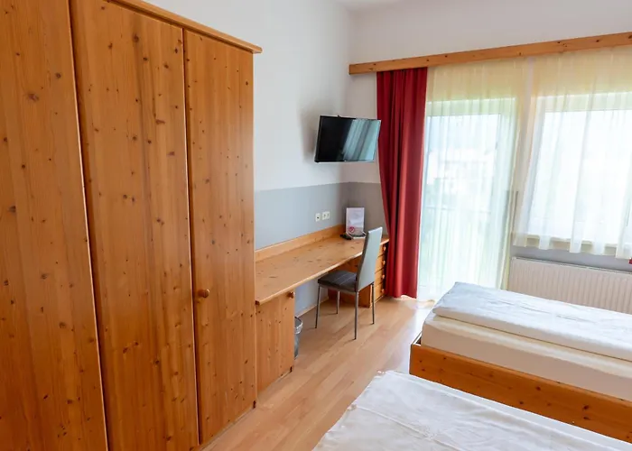 Gaestehaus Ehweiner Alojamento de Acomodação e Pequeno-almoço Pols